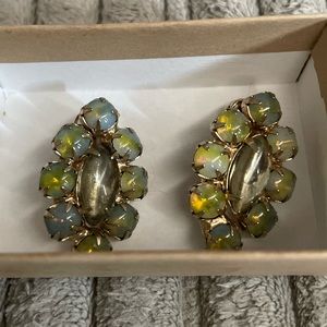 Vintage Garne snap earrings